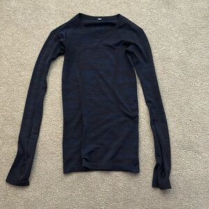 Lululemon swiftly tech, navy and blue mix.